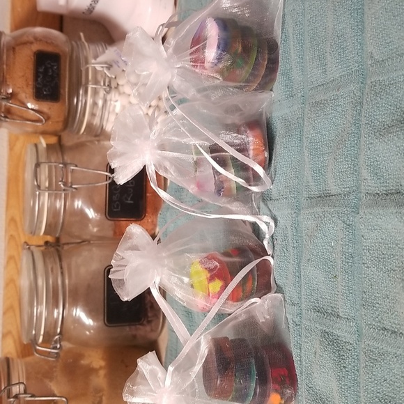 Handcrafted tie-dye circle crayons - Picture 3 of 3